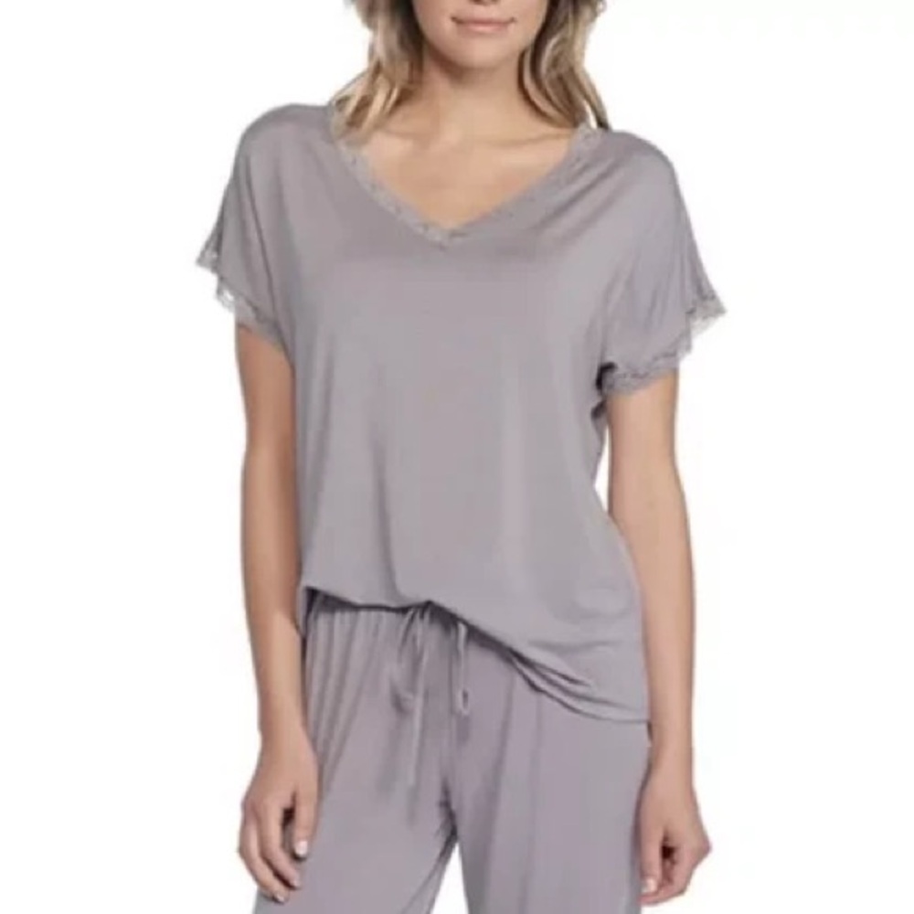 Barefoot Dreams Luxe Milk Jersey Short Sleeve V-Neck PJ 
T-shirt size XS NWT